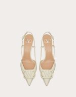 VLOGO SIGNATURE PATENT LEATHER SLINGBACK PUMP 80MM / 3.15 IN. - Image 3